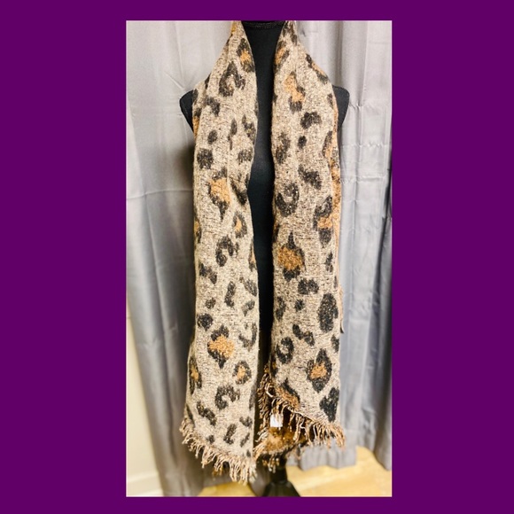 Modern Leopard Print Shawl Blanket. - Picture 2 of 8